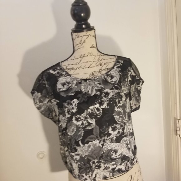 BONGO Floral, Loose Fit Crop Top w/ Mesh Shoulders - Picture 5 of 7